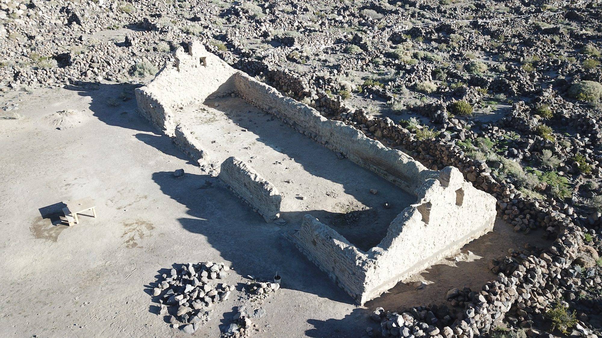 Ruinas de adobe en el territorio